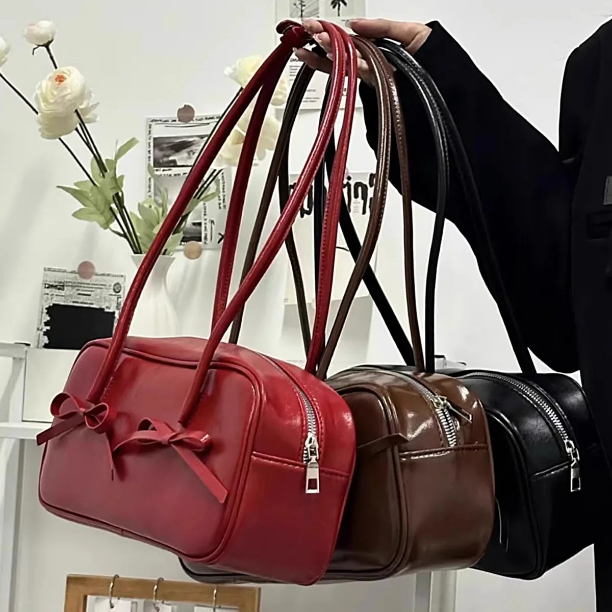 Boston Underarm Bags For Women Luxury Designer Handbags And Purses 2025 New In Bow Decorate Large Capacity Commuting Shoulder
Boston Underarm Bags For Women Luxury Designer Handbags And Purses 2025 New In Bow Decorate Large Capacity Commuting Shoulder