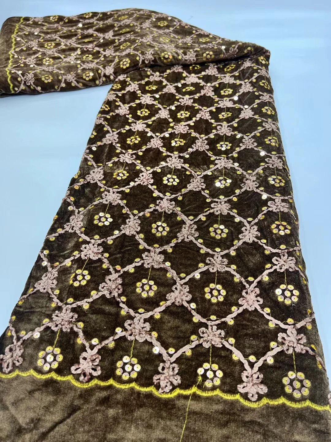 2023 Latest African Velvet Lace Fabric Sequins Embroidery French Nigerian Lace Fabric For Wedding Party Dress Sewing LHD23169
2023 Latest African Velvet Lace Fabric Sequins Embroidery French Nigerian Lace Fabric For Wedding Party Dress Sewing LHD23169