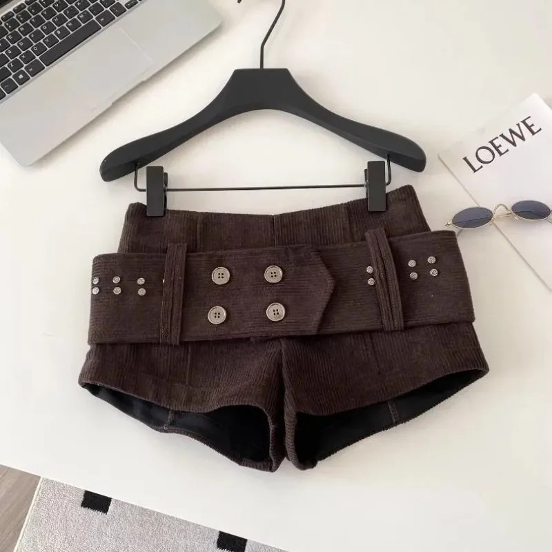 American Retro Style Belted Low Waist Corduroy Shorts Women's New Autumn Winter Sexy Spicy Casual Pants
American Retro Style Belted Low Waist Corduroy Shorts Women's New Autumn Winter Sexy Spicy Casual Pants