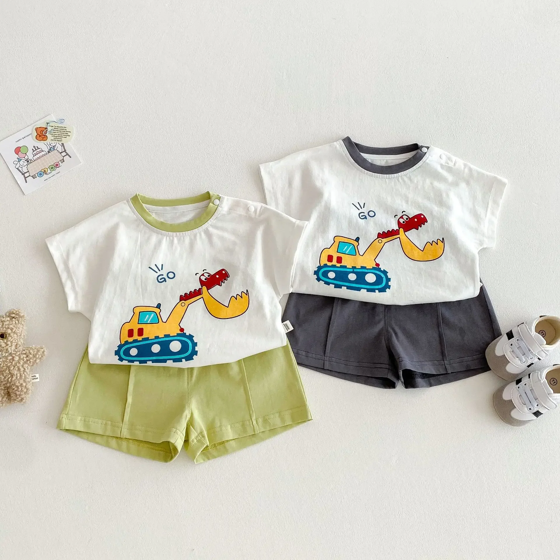Boy's Cartoon Set 2025 New Summer 0-5-Year Old Children's Cartoon Printed T-shirt Thin Korean Edition Shorts Two Piece Set
Boy's Cartoon Set 2025 New Summer 0-5-Year Old Children's Cartoon Printed T-shirt Thin Korean Edition Shorts Two Piece Set