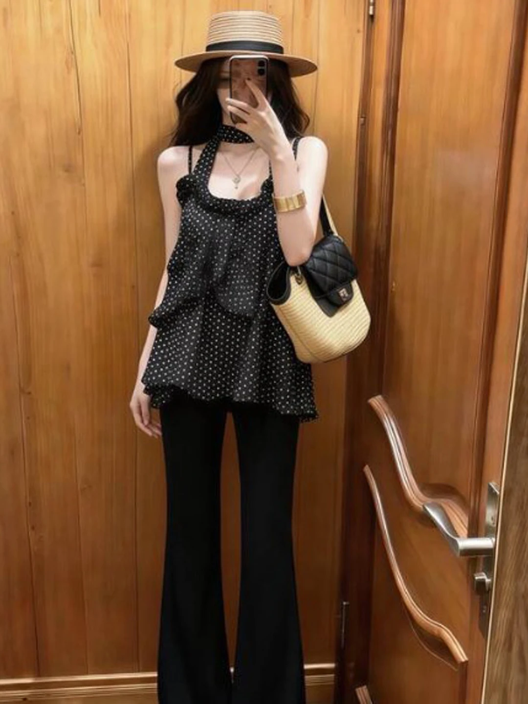 Unique Korean Style Floral Black Polka Dot Strap Vest Women's Beautiful Outerwear Summer 2026 Citywalk Casual Everyday Wear
Unique Korean Style Floral Black Polka Dot Strap Vest Women's Beautiful Outerwear Summer 2026 Citywalk Casual Everyday Wear