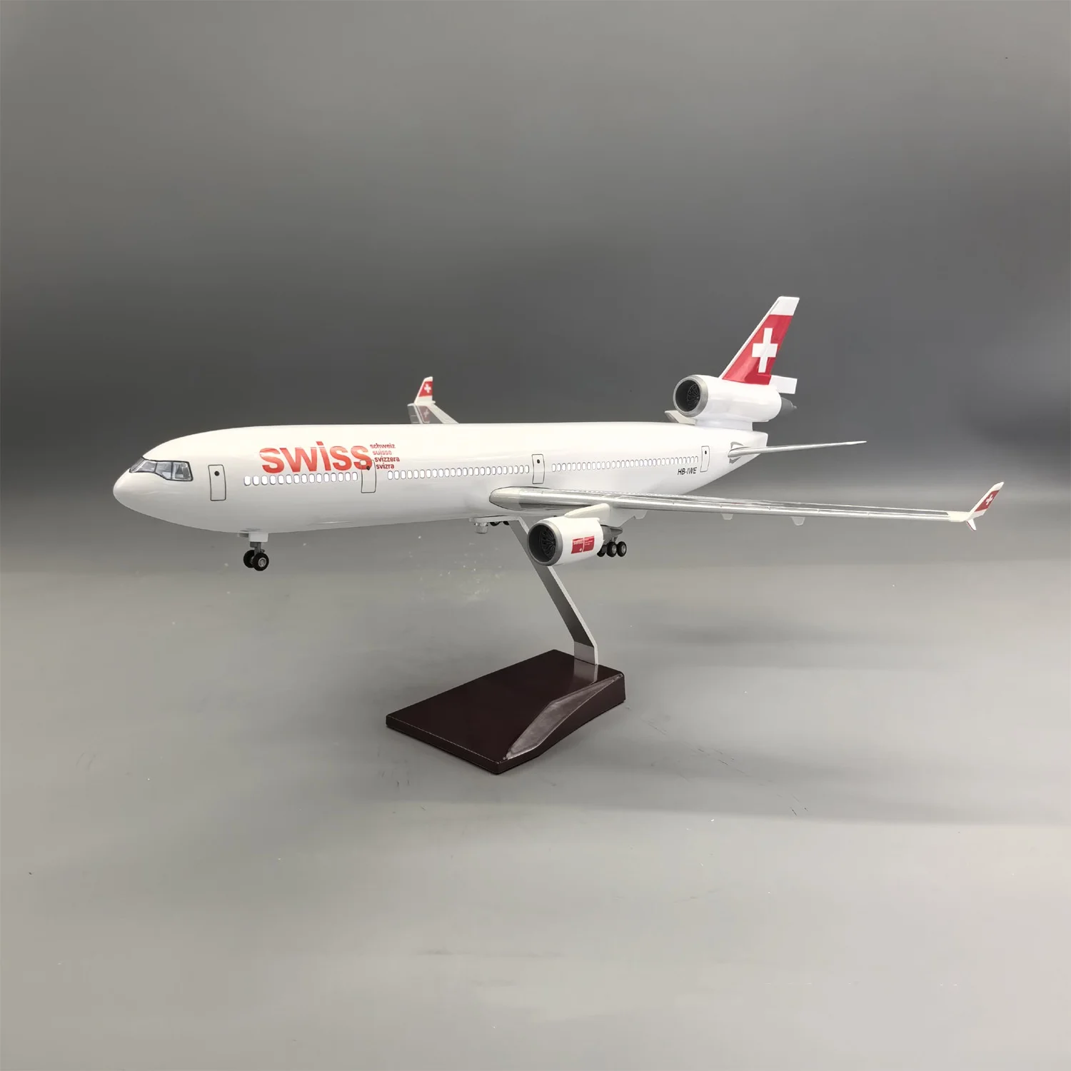 47cm Swiss Airways MD11 Resin Aircraft Diecast Aviation Gift 1/130 Scale Plane Model Kit With Lamp Landing Gear Home Decoration
47cm Swiss Airways MD11 Resin Aircraft Diecast Aviation Gift 1/130 Scale Plane Model Kit With Lamp Landing Gear Home Decoration