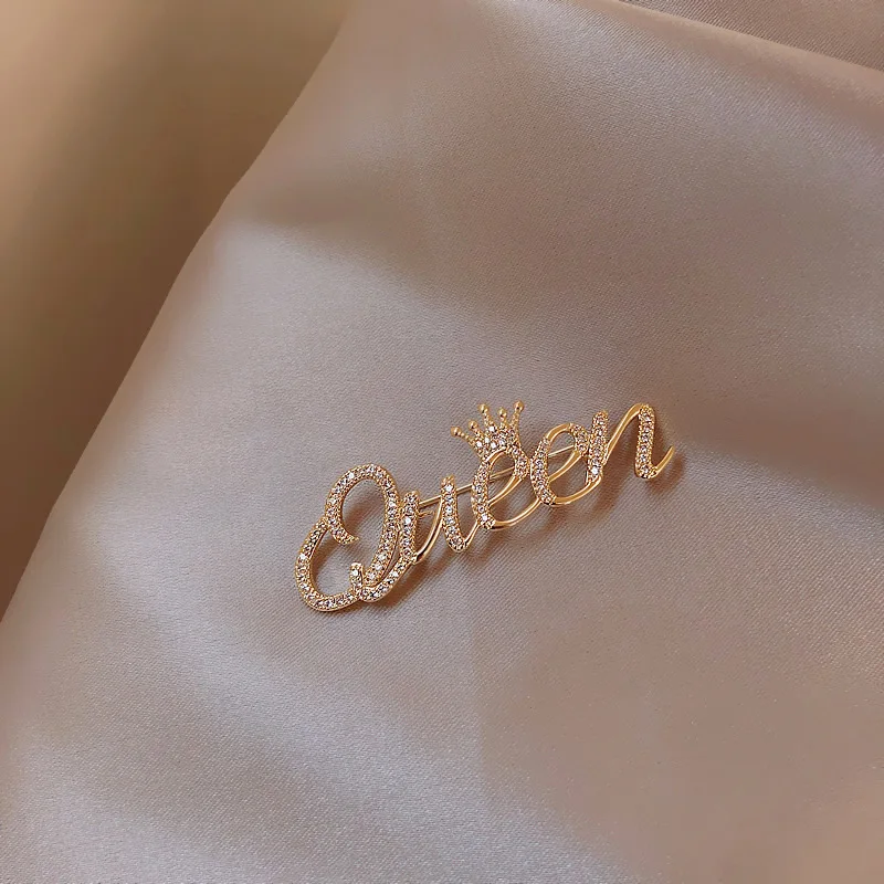 2PC setLetter Queen High-end Brooch for Women Cute Trendy Pin Advanced Anti-exposure Buckle Fixed Clothing Accessories Wholesale
2PC setLetter Queen High-end Brooch for Women Cute Trendy Pin Advanced Anti-exposure Buckle Fixed Clothing Accessories Wholesale
