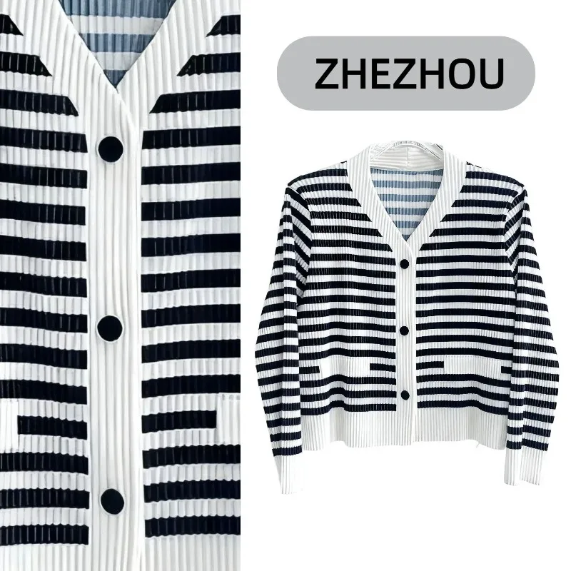 Miyake Pleated Jacket Women 2025 Striped Cardigan Plisse V-Neck Base Layer Pleated Top Retro Oversized Jacket Autumn Fold Top
Miyake Pleated Jacket Women 2025 Striped Cardigan Plisse V-Neck Base Layer Pleated Top Retro Oversized Jacket Autumn Fold Top