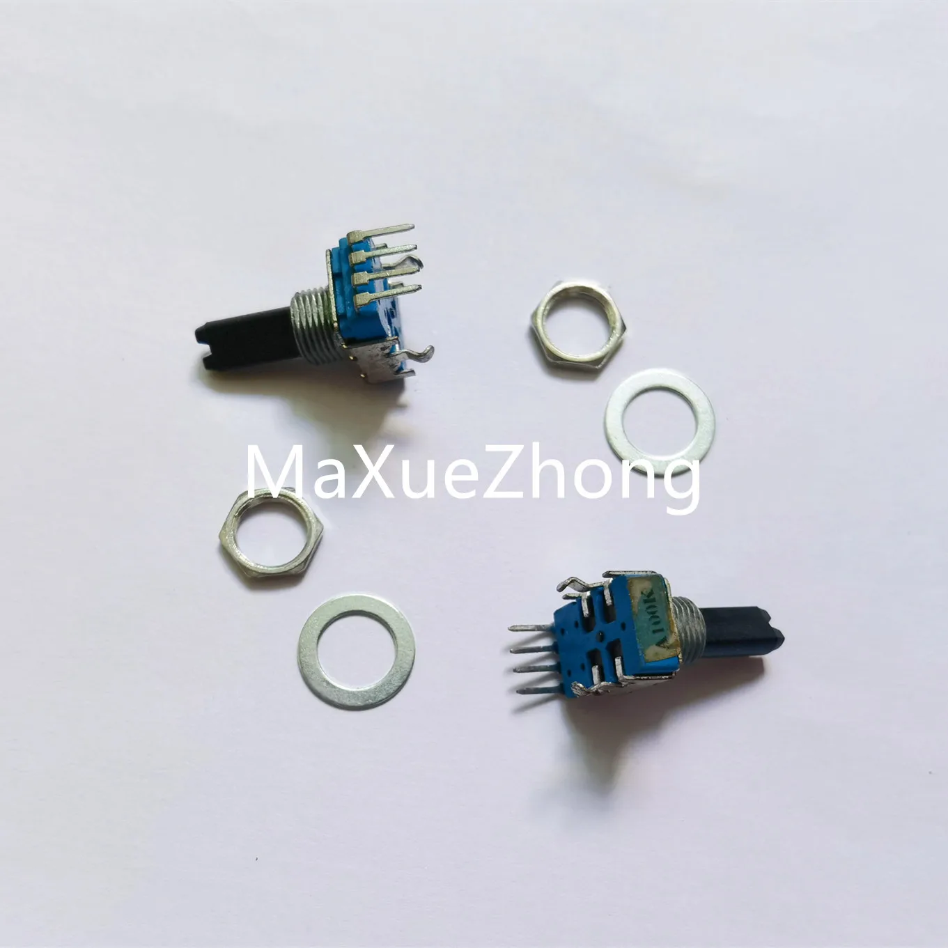 Hot spot 142 TYPE vertical single potentiometer A100K handle length 18MMF 4pin (SWITCH)
Hot spot 142 TYPE vertical single potentiometer A100K handle length 18MMF 4pin (SWITCH)
