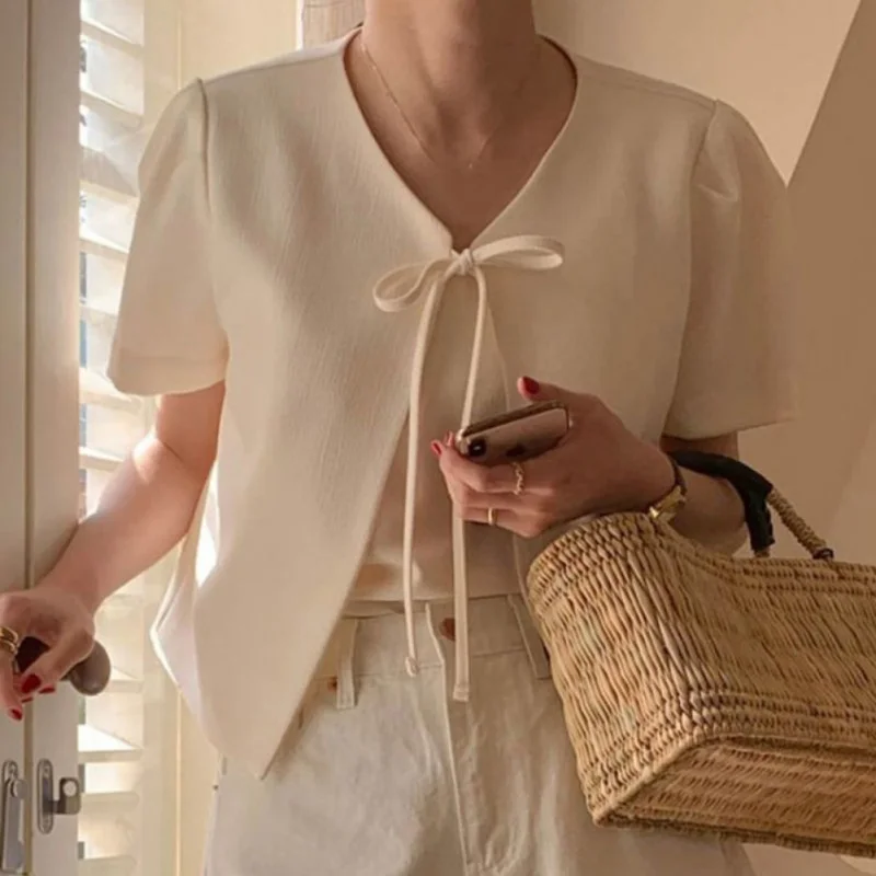 Casual Women's Jacket Autumn Gentle Temperament Bow Thin Coat Loose All-match Solid Color Short-Sleeved Tops
Casual Women's Jacket Autumn Gentle Temperament Bow Thin Coat Loose All-match Solid Color Short-Sleeved Tops