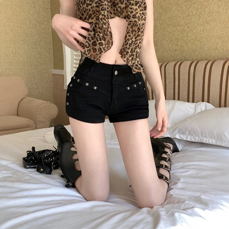 Black American Rivet Denim Super Shorts Women's Summer Sexy Spicy Girl Small Size Tight Butt Hugging Hot Pants Casual High Wa...
Black American Rivet Denim Super Shorts Women's Summer Sexy Spicy Girl Small Size Tight Butt Hugging Hot Pants Casual High Wa...