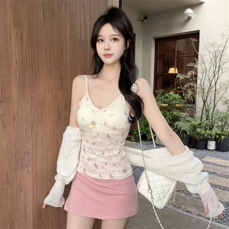 Korean Style Sexy Floral Lace V Neck Cropped Slim Fit Cami Top Breathable Summer Hot Girl Casual Tank Top For Petite Women
Korean Style Sexy Floral Lace V Neck Cropped Slim Fit Cami Top Breathable Summer Hot Girl Casual Tank Top For Petite Women