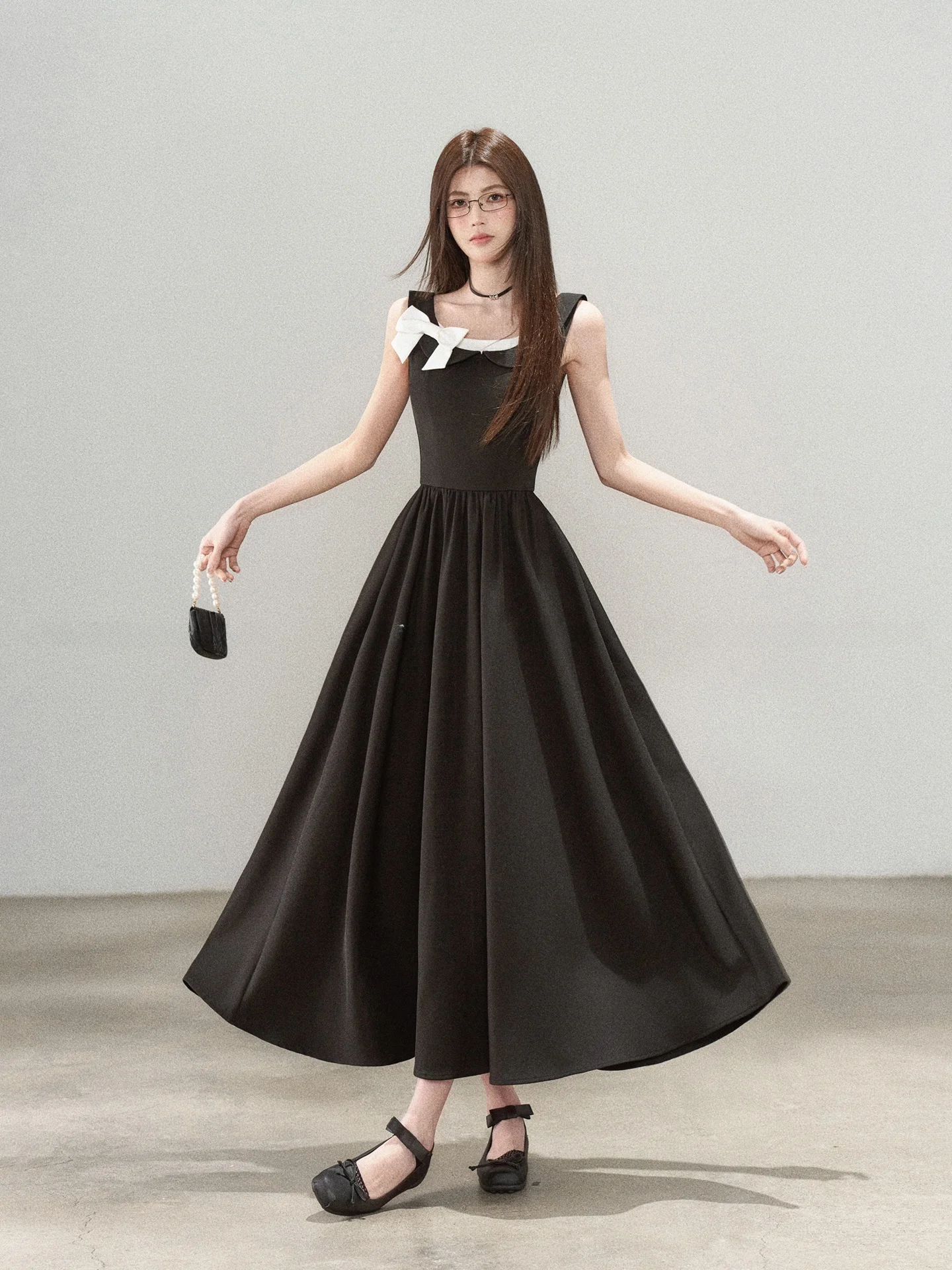 Elegant Black Slimming Dress with Bow Detail High Waist Design Short Sleeve round Neck Zipper Closure for Women Spring Fashion
Elegant Black Slimming Dress with Bow Detail High Waist Design Short Sleeve round Neck Zipper Closure for Women Spring Fashion