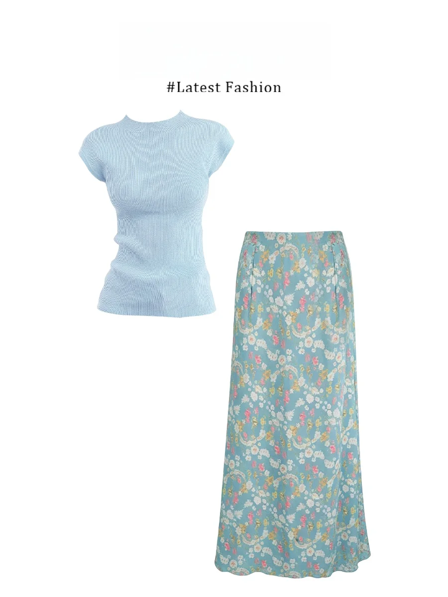 Parkyeon Gentle Blue Knitted Short Sleeve Top And Floral Skirt Set Casual Summer Outfit Two-Piece Ensemble for Women
Parkyeon Gentle Blue Knitted Short Sleeve Top And Floral Skirt Set Casual Summer Outfit Two-Piece Ensemble for Women