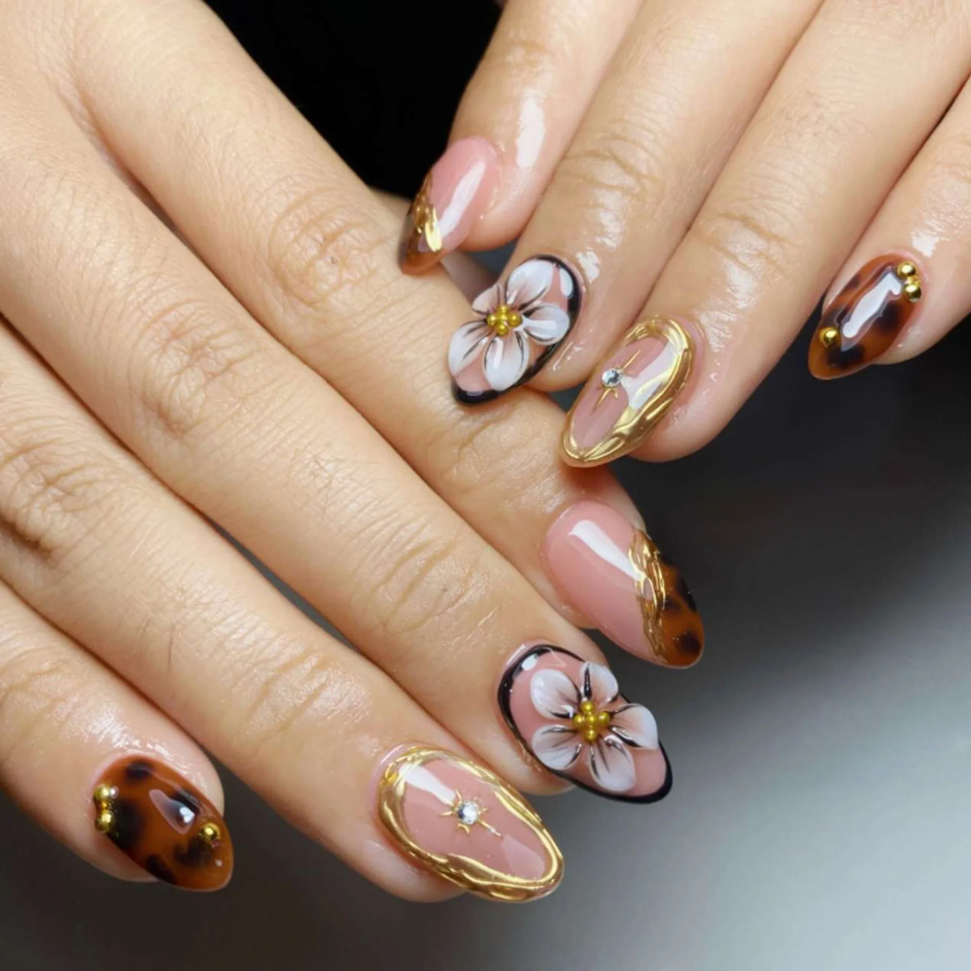 24Pcs Short Almond Press on Nails Leopard Print Gilded French False Nails 3D Flower Rhinestone Reusable Full Cover Fake Nail Tip
24Pcs Short Almond Press on Nails Leopard Print Gilded French False Nails 3D Flower Rhinestone Reusable Full Cover Fake Nail Tip