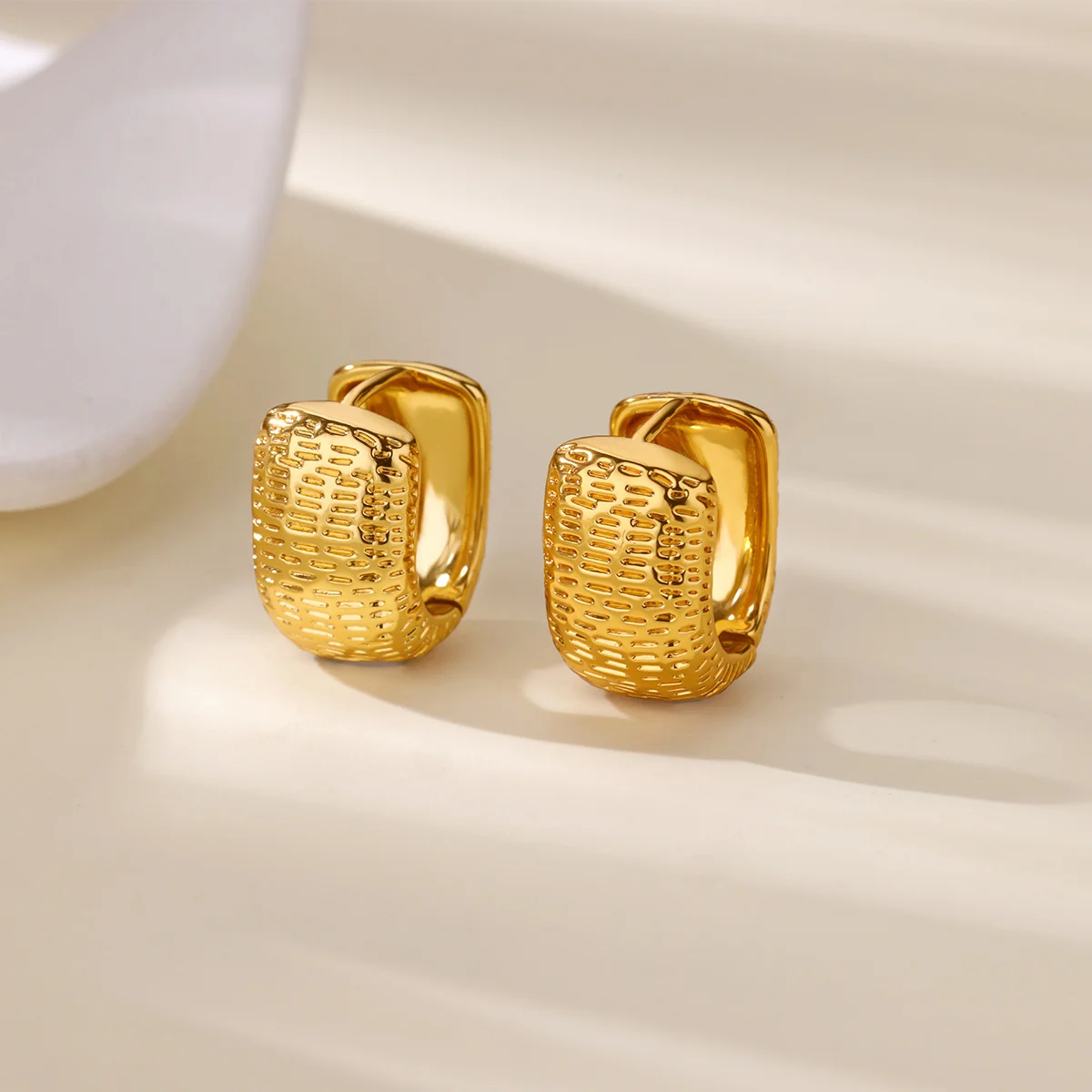 Geometric Texture Hoop Earring For Women Stainless Steel Gold Color Piercing Earring 2025 New Trend Fashion Wedding Jewelry Gift
Geometric Texture Hoop Earring For Women Stainless Steel Gold Color Piercing Earring 2025 New Trend Fashion Wedding Jewelry Gift