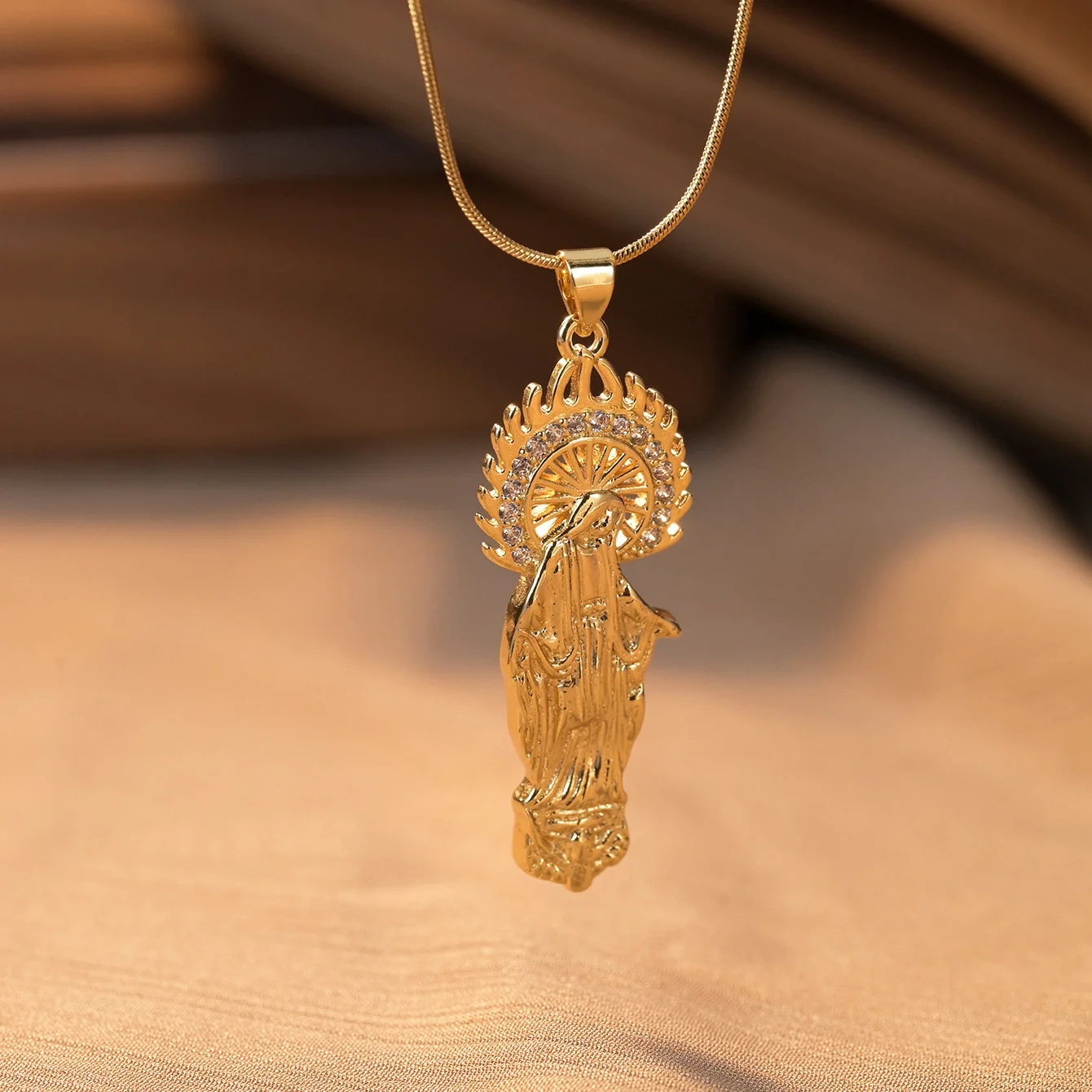 Virgin Mary Pendant Necklace for Women, Copper Plated 18K Gold, Retro Style, Birthday Jewelry Gift for Girlfriend 
Virgin Mary Pendant Necklace for Women, Copper Plated 18K Gold, Retro Style, Birthday Jewelry Gift for Girlfriend