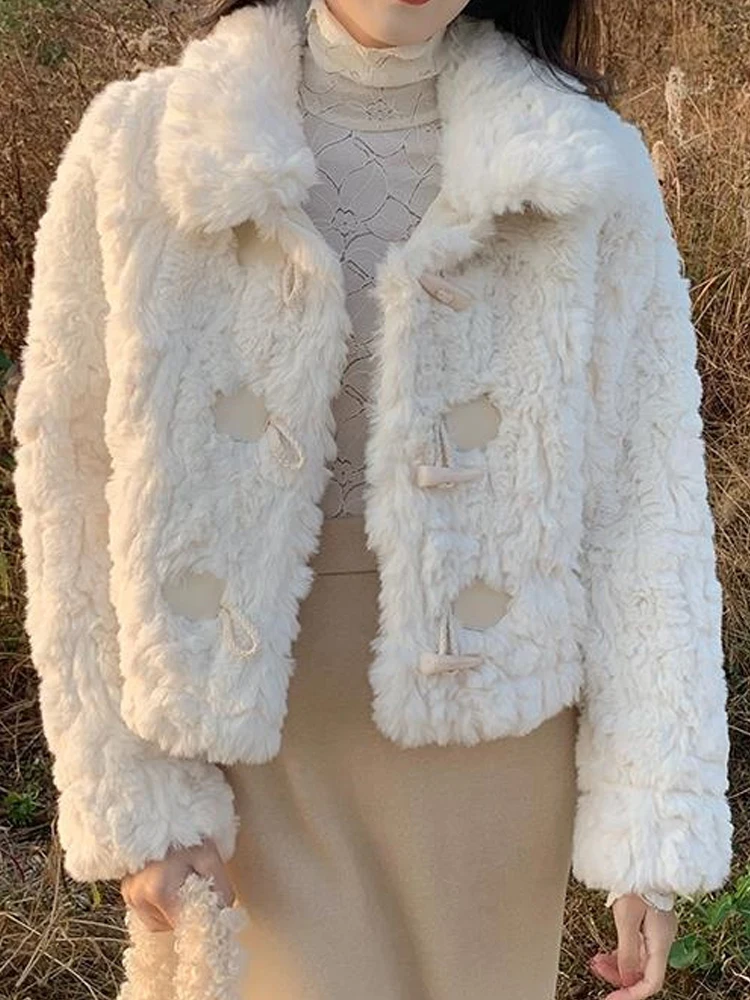 Winter Plush Jackets Women Autumn Winter Warm Thick Faux Fur Coat Female Korean Fashion Vintage Horn Button Short Fluffy Jackets
Winter Plush Jackets Women Autumn Winter Warm Thick Faux Fur Coat Female Korean Fashion Vintage Horn Button Short Fluffy Jackets