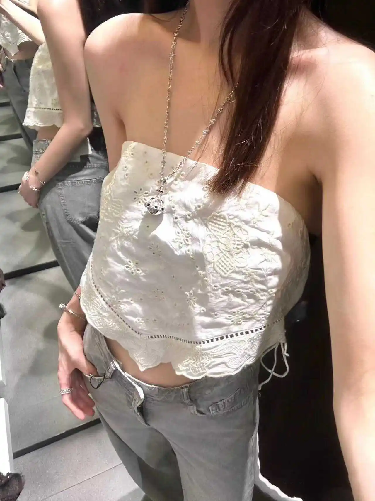 Лето 202, Новое поступление, женский высококачественный укороченный топ на одно плечо с вышивкой, милый японский цвет длины
Лето 202, Новое поступление, женский высококачественный укороченный топ на одно плечо с вышивкой, милый японский цвет длины