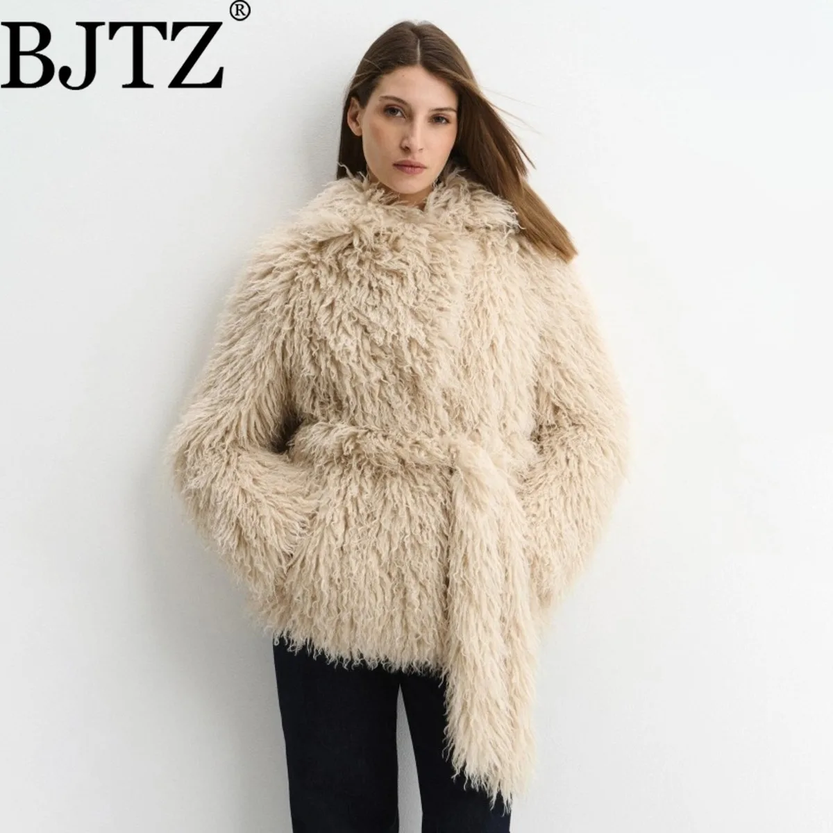 BJTZ Luxury White Faux Fur Jacket Women Winter 2025 Premium Plush Elegant Minimalist Casual Belted Solid Color Comfortable Coat
BJTZ Luxury White Faux Fur Jacket Women Winter 2025 Premium Plush Elegant Minimalist Casual Belted Solid Color Comfortable Coat