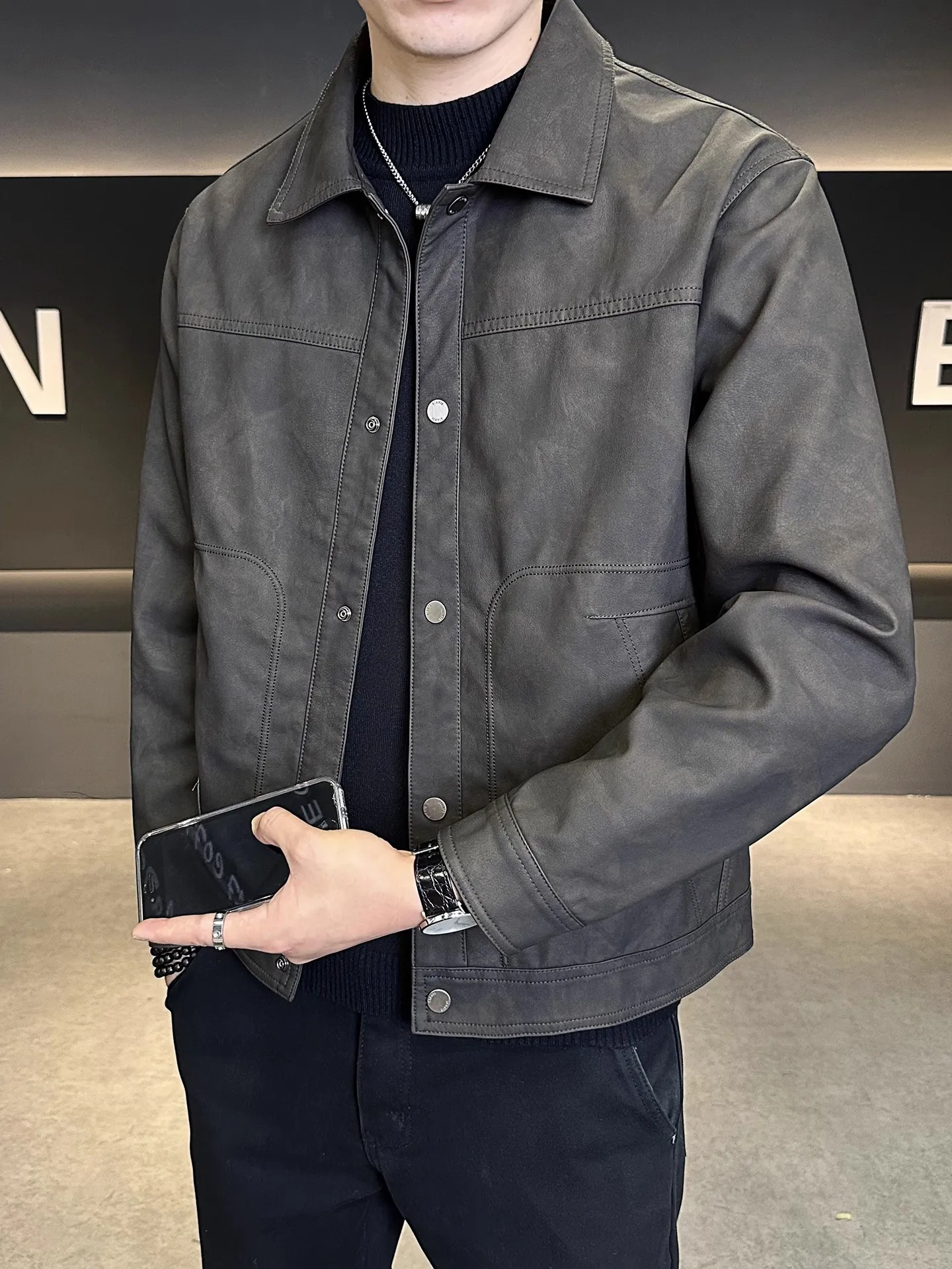 Men's PU Leather Jaet 2025 New Sle Spring Autumn Trendy Brand Turn-down Collar High-ade Feeling Cool Motorcycle Leather...
Men's PU Leather Jaet 2025 New Sle Spring Autumn Trendy Brand Turn-down Collar High-ade Feeling Cool Motorcycle Leather...