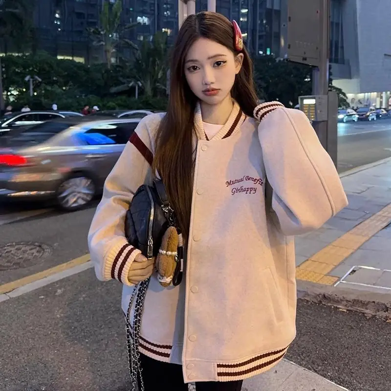 Embroidered American Color Block Fleece Lined Jacket Women's Thickened Autumn Winter Sweatshirt Baseball Style Outerwear
Embroidered American Color Block Fleece Lined Jacket Women's Thickened Autumn Winter Sweatshirt Baseball Style Outerwear