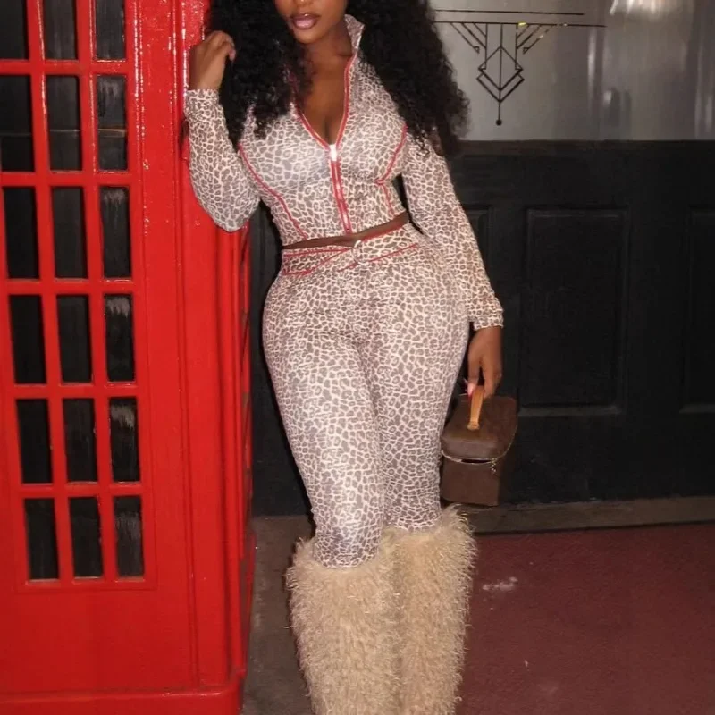 Женский комплект из 2-х предметов с леопардовым принтом и отложным воротником, куртки на молнии с длинными рукавами, укороченные топы + брюки-карандаш с поясом, осенние костюмы
Женский комплект из 2-х предметов с леопардовым принтом и отложным воротником, куртки на молнии с длинными рукавами, укороченные топы + брюки-карандаш с поясом, осенние костюмы