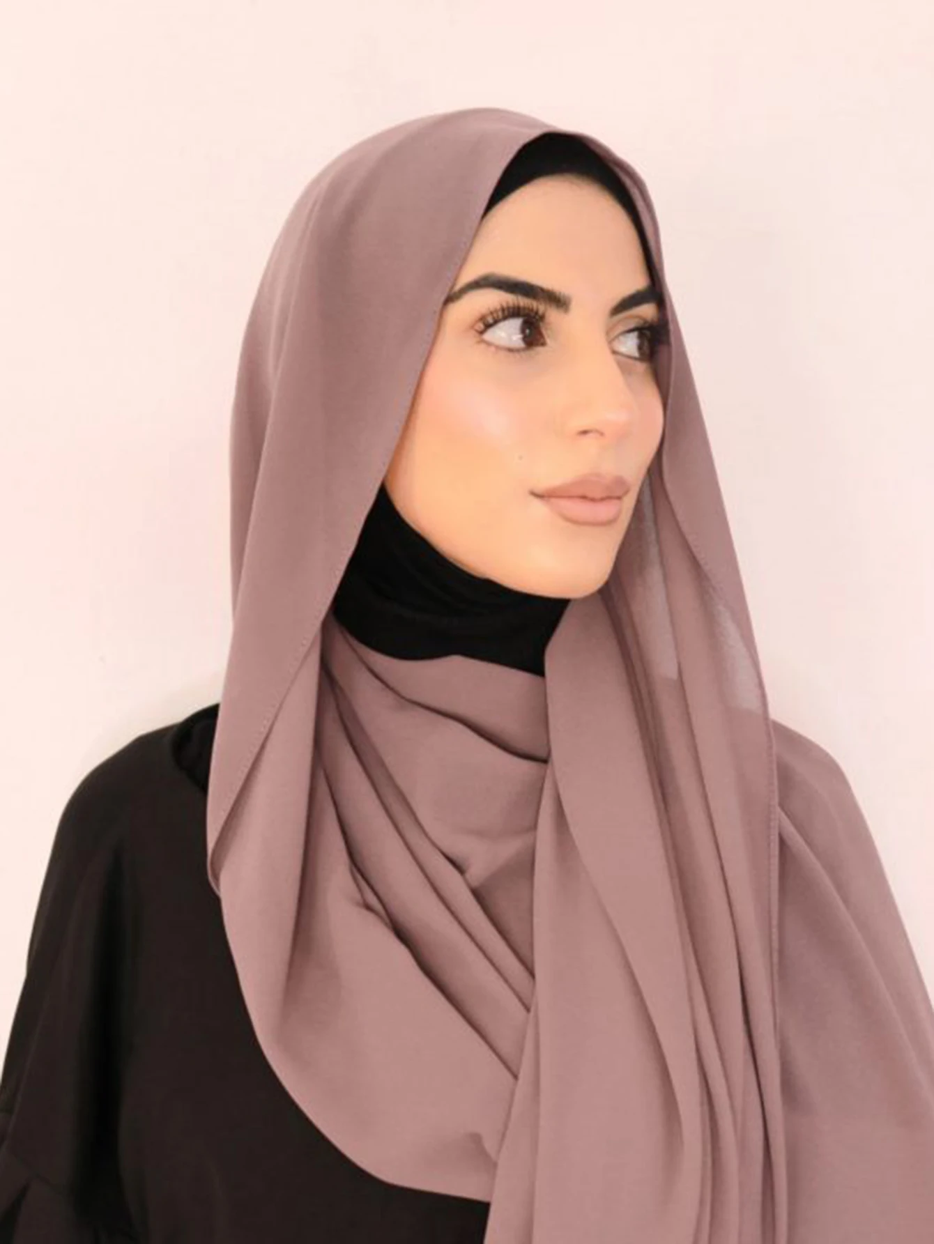 5pcs/Box Pearl Chiffon Shawl Wraps Women Muslim Hijab Scarf All Season Hoasale Female Turban Stoles Ladies Gift Set
5pcs/Box Pearl Chiffon Shawl Wraps Women Muslim Hijab Scarf All Season Hoasale Female Turban Stoles Ladies Gift Set