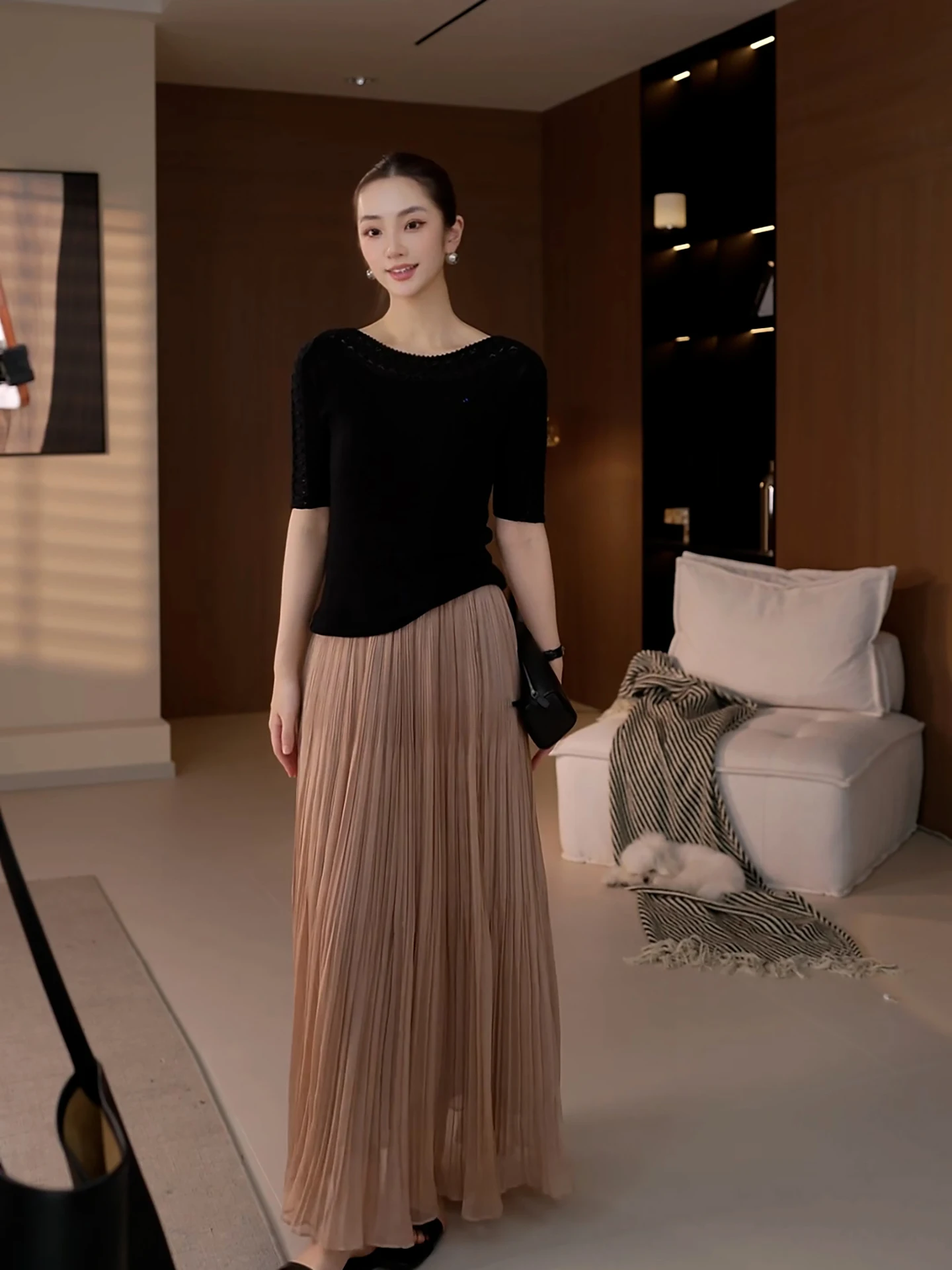 Liu Jiujie Short Sleeve Knitted Shirt Silk Linen Hollow out Thin Women Summer Half Sleeve Top Minimalist Style Standard Fit
Liu Jiujie Short Sleeve Knitted Shirt Silk Linen Hollow out Thin Women Summer Half Sleeve Top Minimalist Style Standard Fit