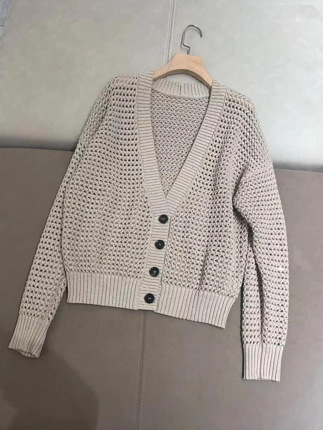 V-Neck Cardigan with Bead Chain for Female, Hollow Bead Linen, Long-Sleeved Jacket, U-Neck Vest, New 2-Piece Set
V-Neck Cardigan with Bead Chain for Female, Hollow Bead Linen, Long-Sleeved Jacket, U-Neck Vest, New 2-Piece Set