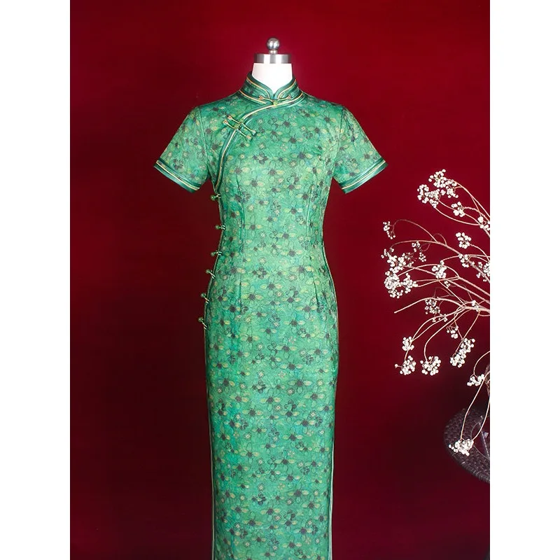 New Chinese-style green high-end atmospheric high-grade cheongsam 2025 new women's spring temperament stand-up collar
New Chinese-style green high-end atmospheric high-grade cheongsam 2025 new women's spring temperament stand-up collar