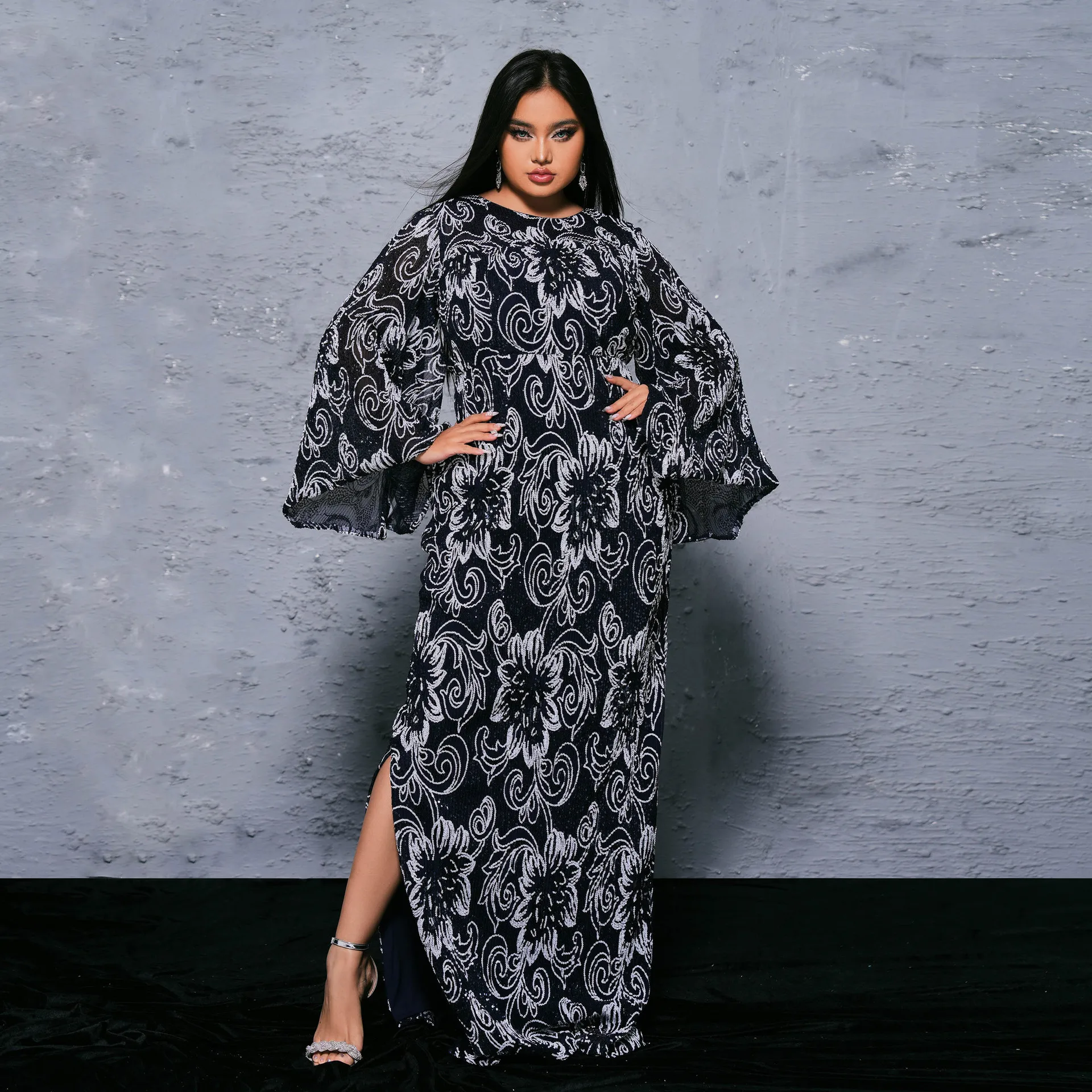 Wide sleeves, fat mm, large size women's long sleeves, round necks, sexy sequins, evening dresses wedding dress plus size
Wide sleeves, fat mm, large size women's long sleeves, round necks, sexy sequins, evening dresses wedding dress plus size
