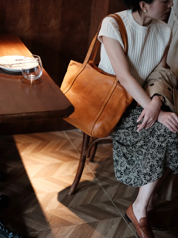 PNDME vintage genuine leather women's large capacity tote bag simple luxury handmade shoulder bag cowhide shopping handbag
PNDME vintage genuine leather women's large capacity tote bag simple luxury handmade shoulder bag cowhide shopping handbag