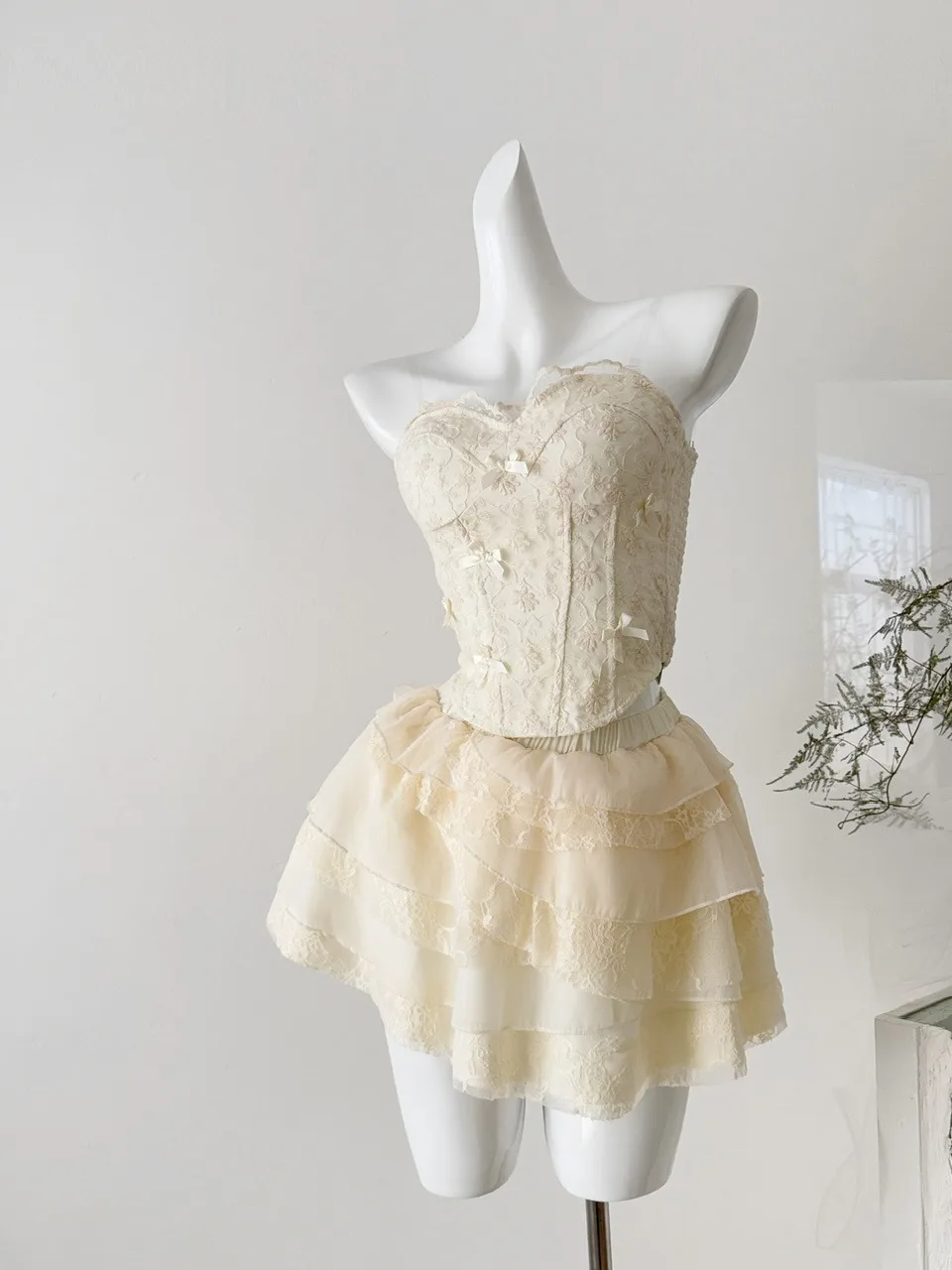 Sweet Princess Style Retro 3D Knot Tube Top Lace Splicing Cake Skirt Set Women's Summer Fashion Two-Piece Suit
Sweet Princess Style Retro 3D Knot Tube Top Lace Splicing Cake Skirt Set Women's Summer Fashion Two-Piece Suit