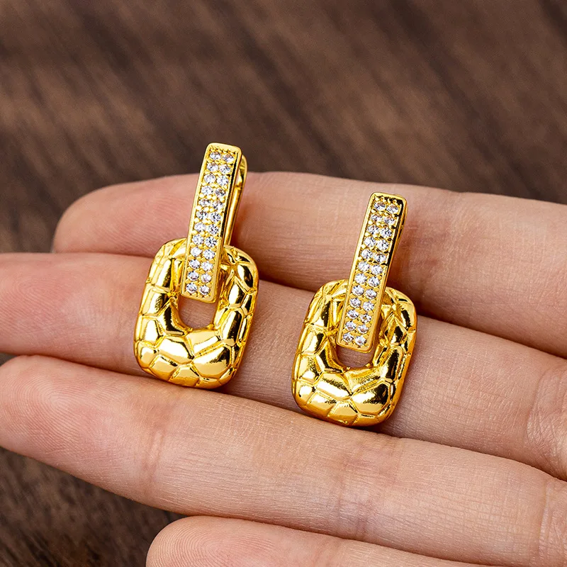 Роскошные женские серьги из чистого золота 9999, 24 карата, квадратные серьги с геометрическим рисунком и бриллиантами
Роскошные женские серьги из чистого золота 9999, 24 карата, квадратные серьги с геометрическим рисунком и бриллиантами