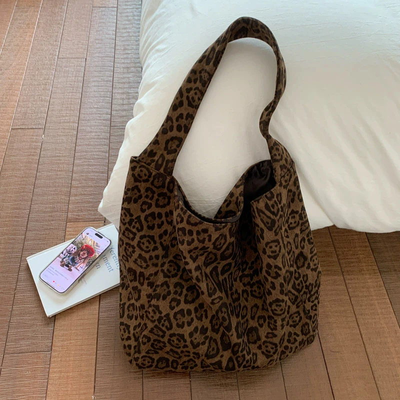Vintage Leopard Women's Suede Tote Shoulder Bags Fashion Large Capacity Female Travel Handbags Portable Purse Shopping Bags
Vintage Leopard Women's Suede Tote Shoulder Bags Fashion Large Capacity Female Travel Handbags Portable Purse Shopping Bags
