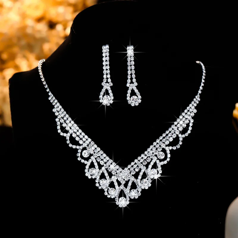 Exquisite Claw Chain Necklace Earrings Full Diamond Rhinestone Suit Two-Piece Set Clavicle Chain Dinner Accessories for Women
Exquisite Claw Chain Necklace Earrings Full Diamond Rhinestone Suit Two-Piece Set Clavicle Chain Dinner Accessories for Women