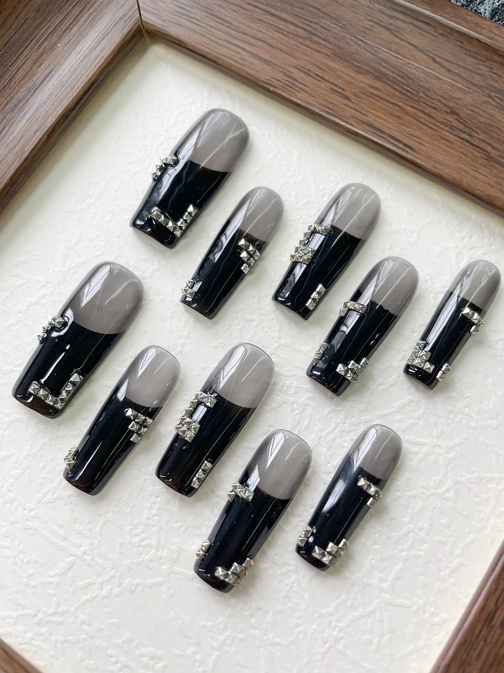 Y2K Black White Bolt French Square Press On Nails Art 10Pcs Handmade Hot Girl Europe America Simplicity Fake Nails Sticker
Y2K Black White Bolt French Square Press On Nails Art 10Pcs Handmade Hot Girl Europe America Simplicity Fake Nails Sticker
