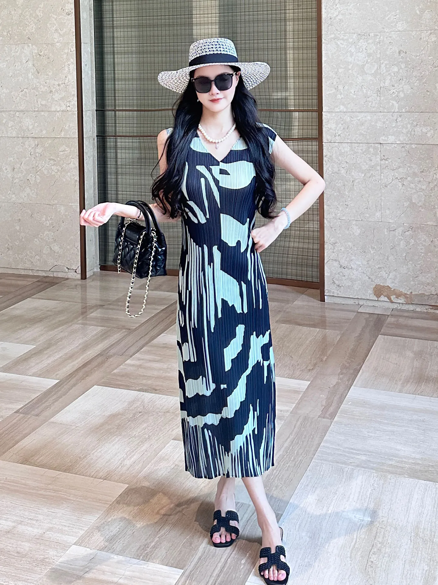 Длинная цветная блузка в стиле ретро, летняя женская облегающая круглая юбка с открытыми плечами, повседневная юбка из полиэфирного волокна с высокой талией
Длинная цветная блузка в стиле ретро, летняя женская облегающая круглая юбка с открытыми плечами, повседневная юбка из полиэфирного волокна с высокой талией