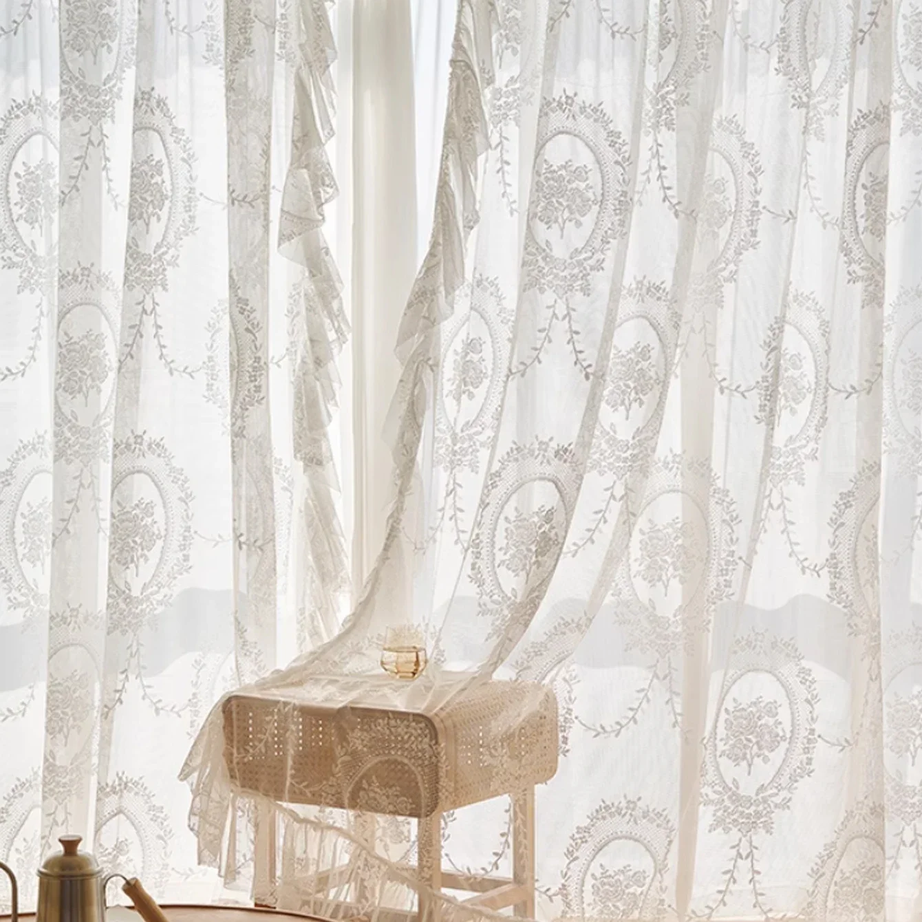 European-style High-end Embossed Jacquard Yarn Sunshade Window Screen Bedroom Light Transparent Floor-to-ceiling Window
European-style High-end Embossed Jacquard Yarn Sunshade Window Screen Bedroom Light Transparent Floor-to-ceiling Window