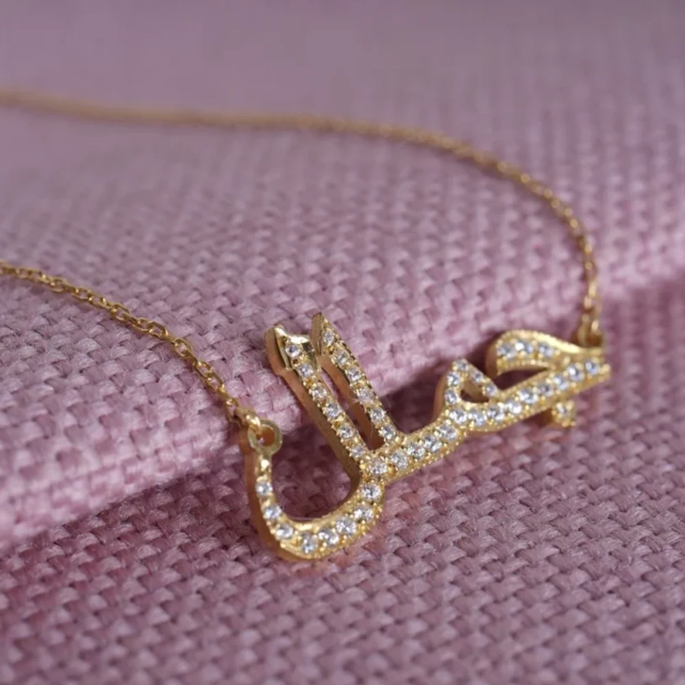 High Luxury Customized Arabic Name Full Zirconia Necklace 925 Silver Name Pendant Muslim Ladies Daily Pendant Eid Gift For Women
High Luxury Customized Arabic Name Full Zirconia Necklace 925 Silver Name Pendant Muslim Ladies Daily Pendant Eid Gift For Women