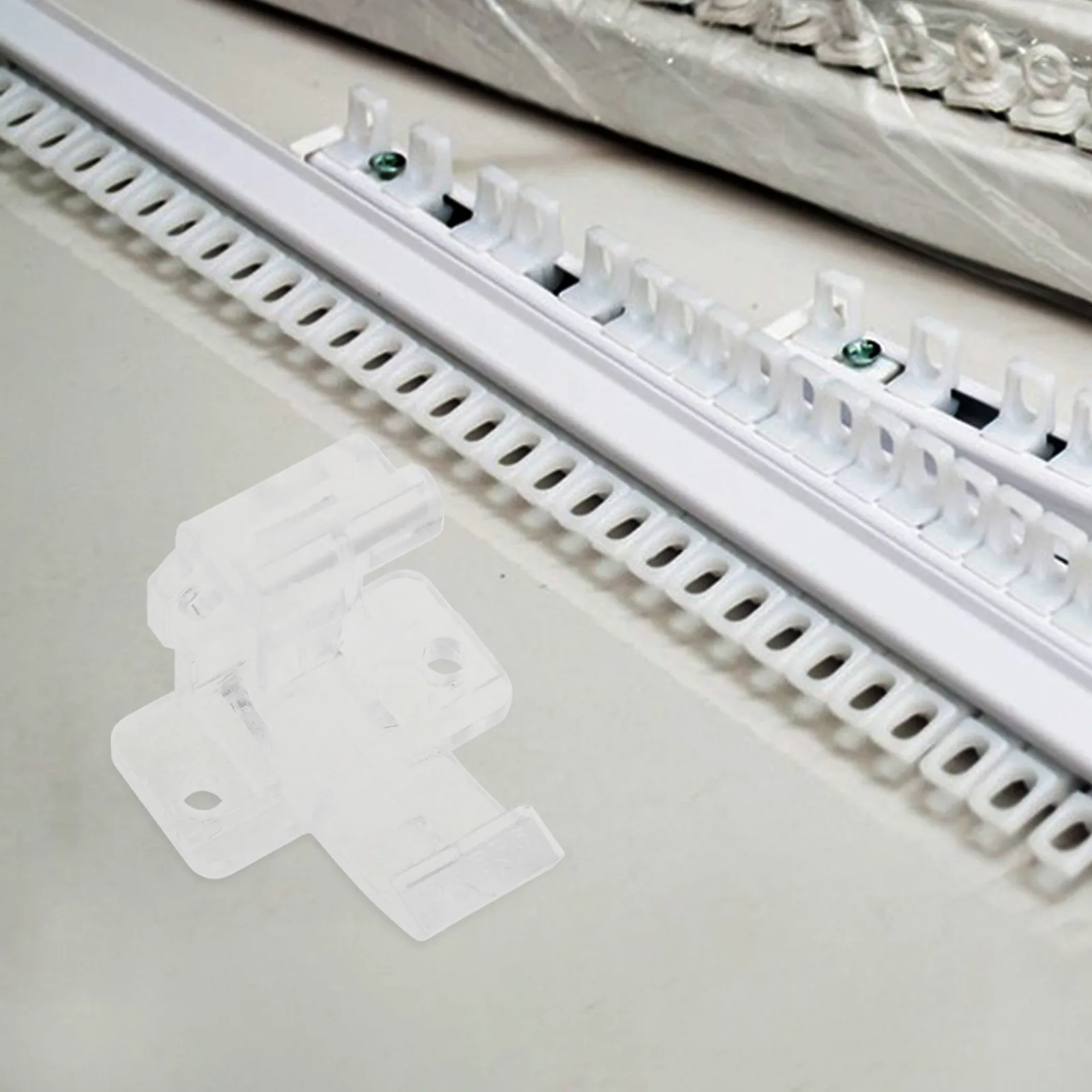 Кронштейны для установки рулонных штор (1 пара), гибкие, ударопрочные, для крепления на стену/потолок, современный минималистичный дизайн, для домашних штор
Кронштейны для установки рулонных штор (1 пара), гибкие, ударопрочные, для крепления на стену/потолок, современный минималистичный дизайн, для домашних штор