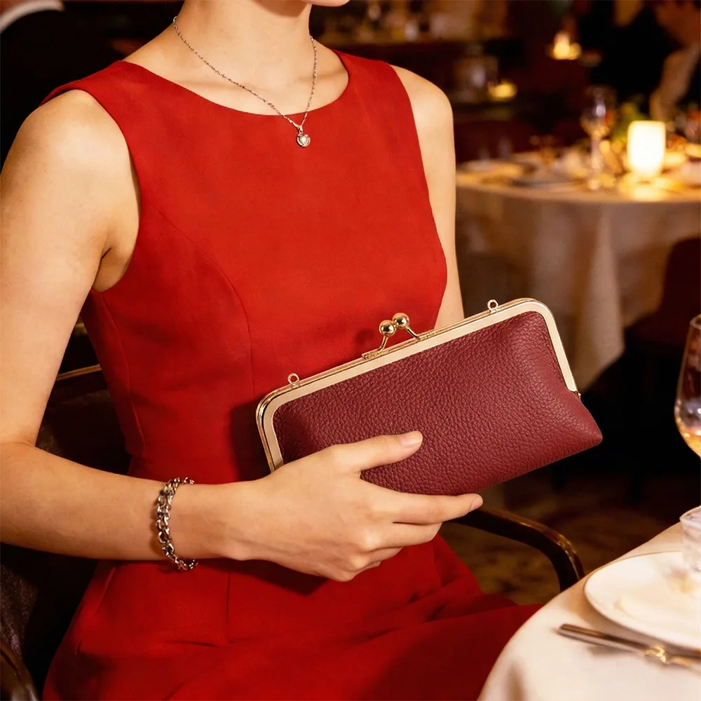 Vegan Leather Portable Clutches Purse for Women, Soft Pleated Genuine Leather Evening Clutch Bag with Crossbody Chain Strap
Vegan Leather Portable Clutches Purse for Women, Soft Pleated Genuine Leather Evening Clutch Bag with Crossbody Chain Strap