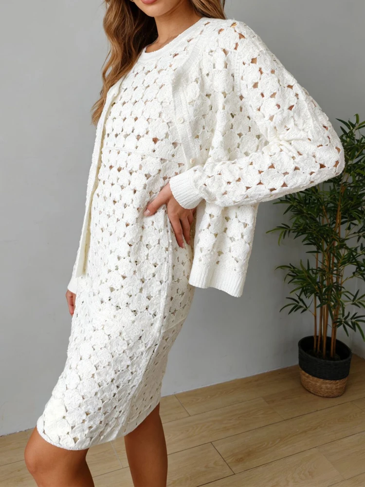 Модный и элегантный маленький ароматный стильный полый вязаный костюм, темпераментный жаккардовый кардиган с длинными рукавами и юбкой, комплект
Модный и элегантный маленький ароматный стильный полый вязаный костюм, темпераментный жаккардовый кардиган с длинными рукавами и юбкой, комплект