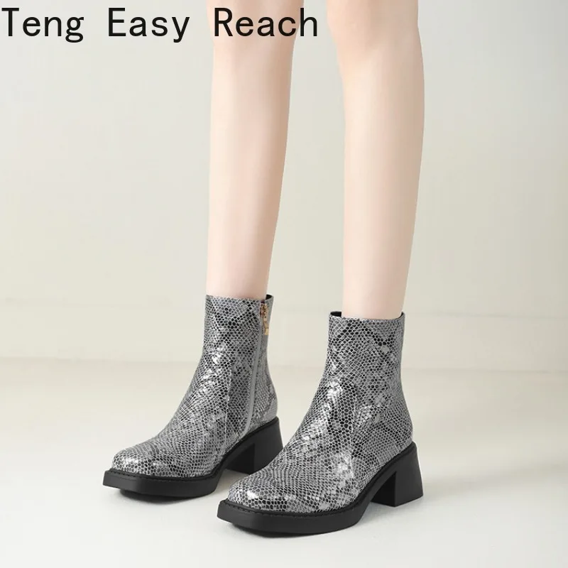 2026 Winter Women's Chelsea Boots Side Zipper Serpentine Printed Square Head Comfortable Leather Boots Size 33-43
2026 Winter Women's Chelsea Boots Side Zipper Serpentine Printed Square Head Comfortable Leather Boots Size 33-43