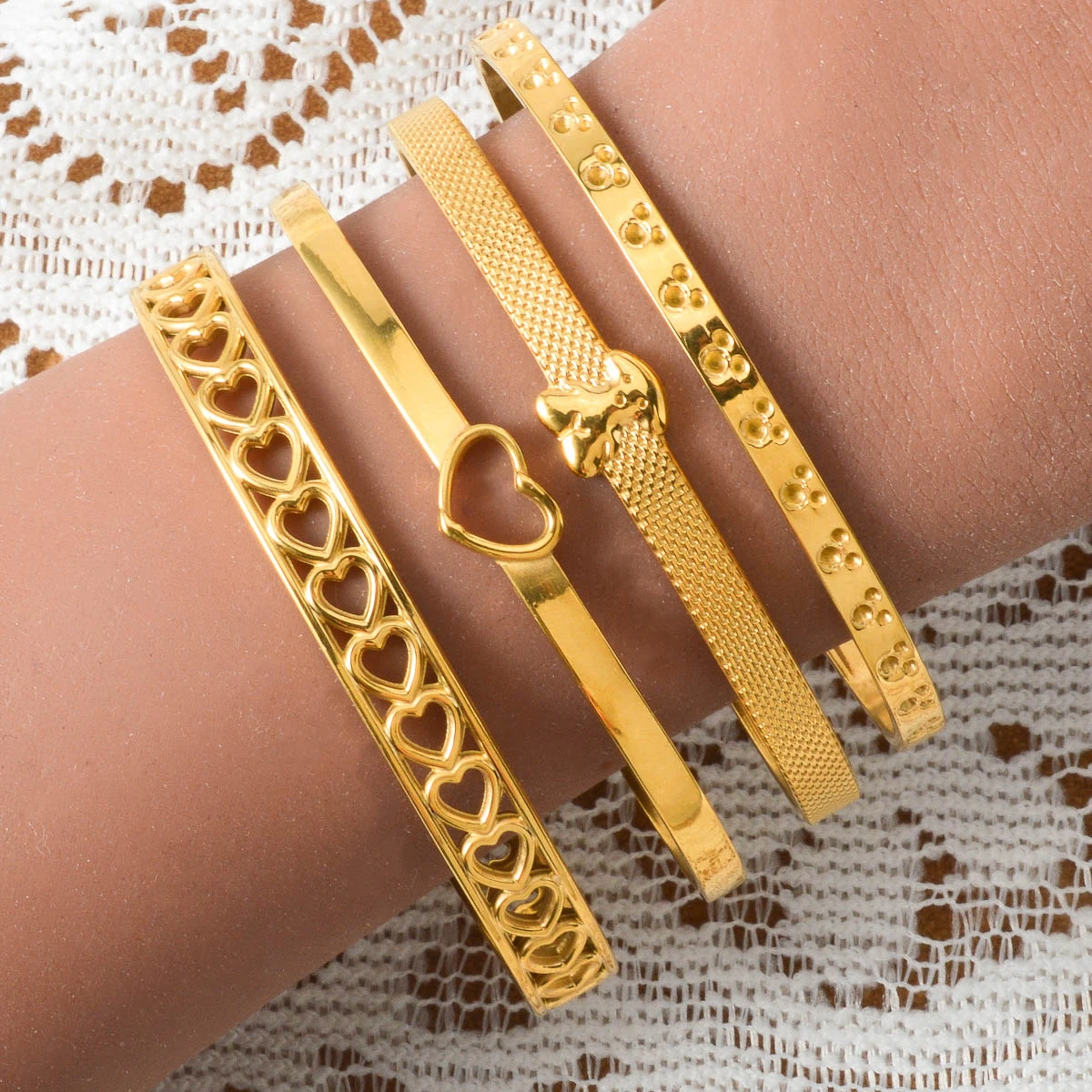 New Romantic Heart Design Gold Plated Stainless Steel Bangle Love Couple Bracelet Valentine's Day Gift for Her Anniversary
New Romantic Heart Design Gold Plated Stainless Steel Bangle Love Couple Bracelet Valentine's Day Gift for Her Anniversary