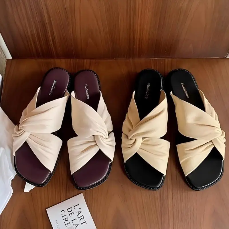 TOPHQWS Brand Designer Women's Flat Sandals 2025 Summer Outdoor Slippers High Quality Soft Leather Luxury Platform Roman Sandals
TOPHQWS Brand Designer Women's Flat Sandals 2025 Summer Outdoor Slippers High Quality Soft Leather Luxury Platform Roman Sandals