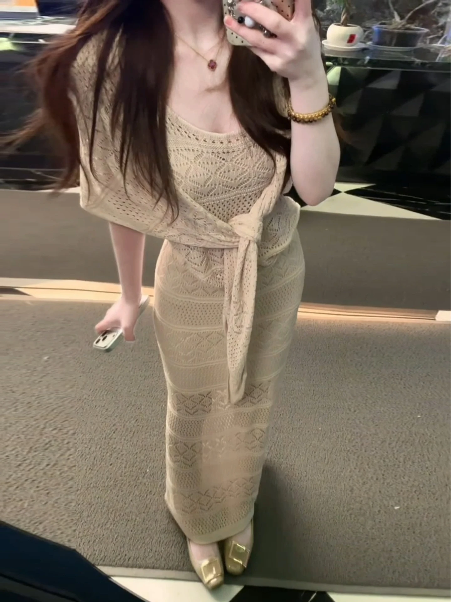 Korean Style Casual Summer Vacation Wear Women's Sheer Hollow out Strap Top And Skirt Set Breathable Polyester Fabric
Korean Style Casual Summer Vacation Wear Women's Sheer Hollow out Strap Top And Skirt Set Breathable Polyester Fabric