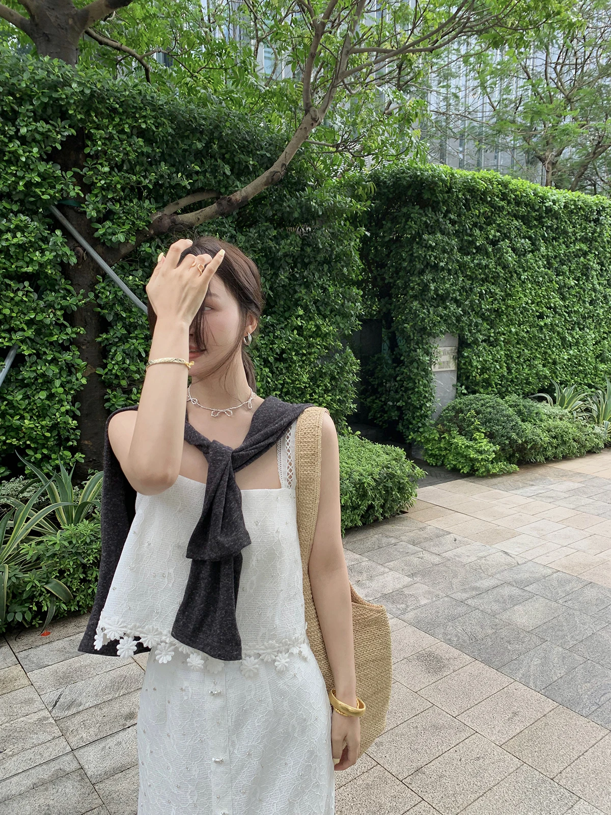 Bluetique Jasmine Milk White Elegant Small Fragrance Combination Strap Half Skirt Polyester Fiber 25-35 Years Old Women
Bluetique Jasmine Milk White Elegant Small Fragrance Combination Strap Half Skirt Polyester Fiber 25-35 Years Old Women