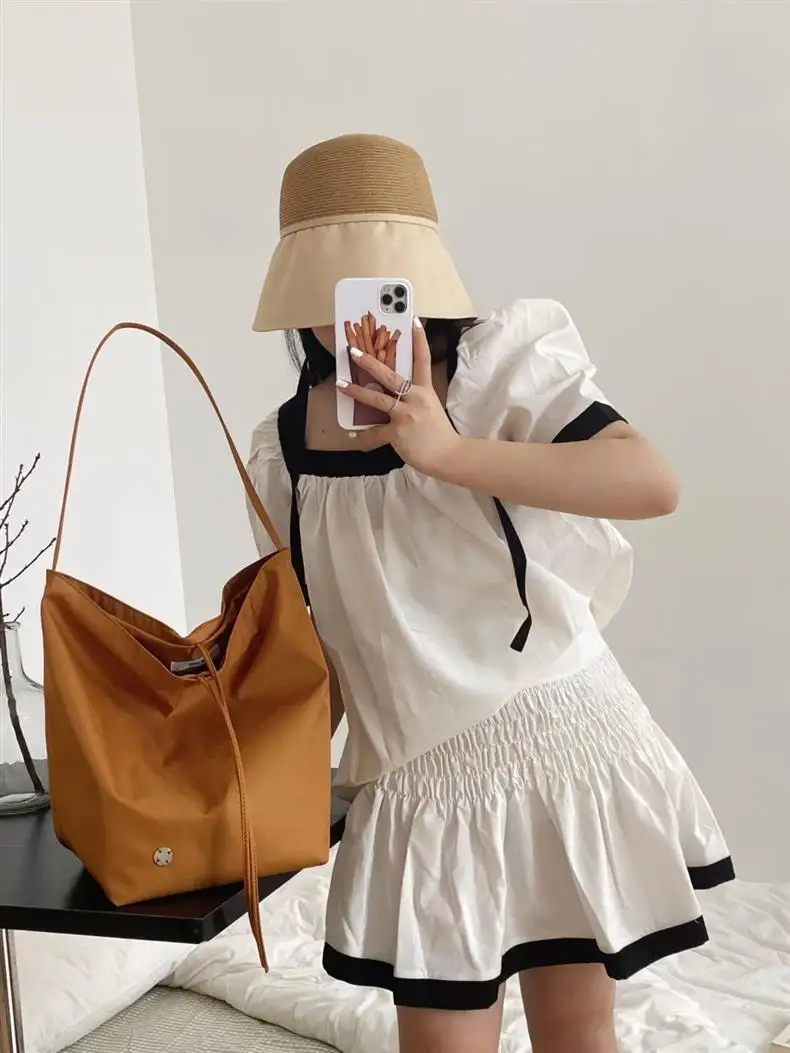 Nylon cloth bucket bag Large capacity Tote bag Fashion shoulder tote for women college students
Nylon cloth bucket bag Large capacity Tote bag Fashion shoulder tote for women college students