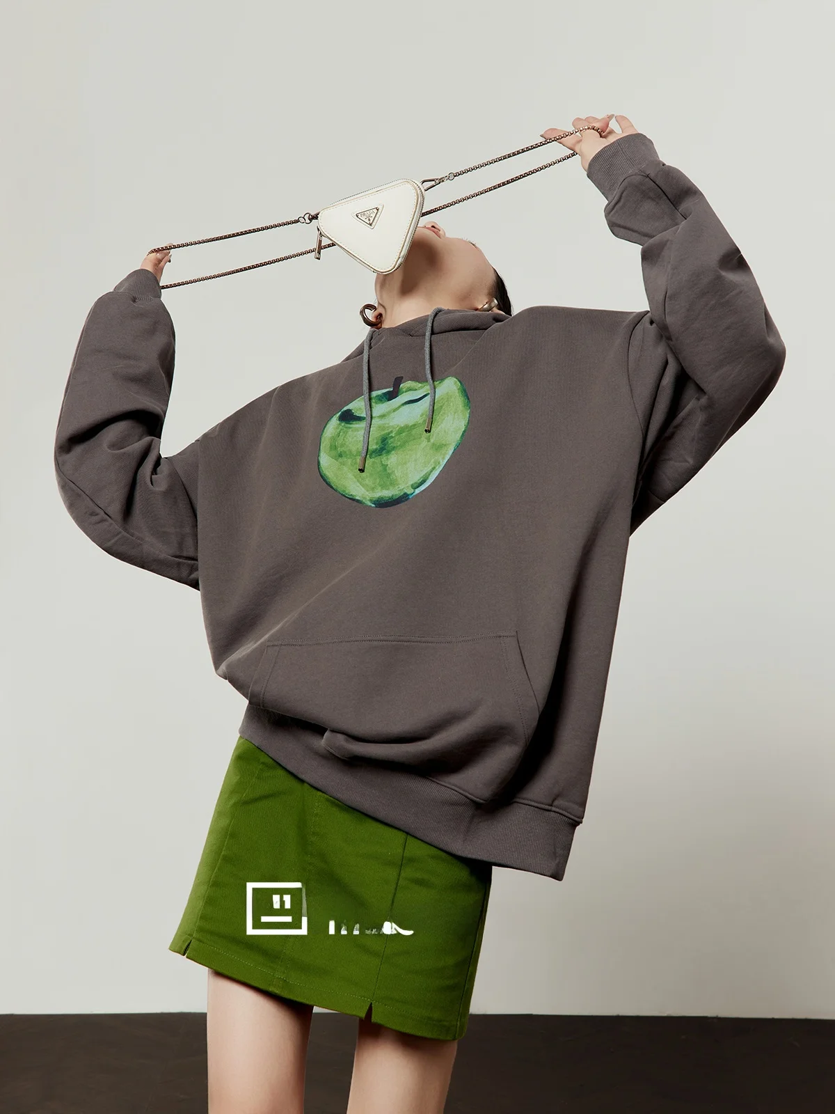 Свободная повседневная женская толстовка с капюшоном, флуоресцентная, весна 2026, новая, удобная, с длинными рукавами, с принтом
Свободная повседневная женская толстовка с капюшоном, флуоресцентная, весна 2026, новая, удобная, с длинными рукавами, с принтом