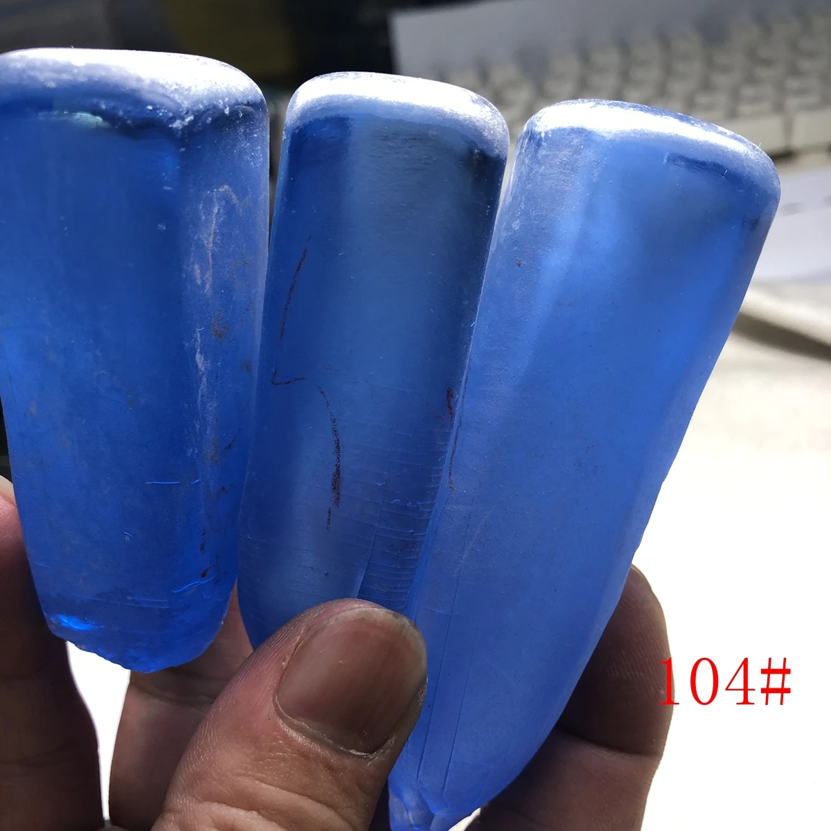 300 г/лот 104 # синтетический драгоценный камень шероховатый шпинельный материал
300 г/лот 104 # синтетический драгоценный камень шероховатый шпинельный материал