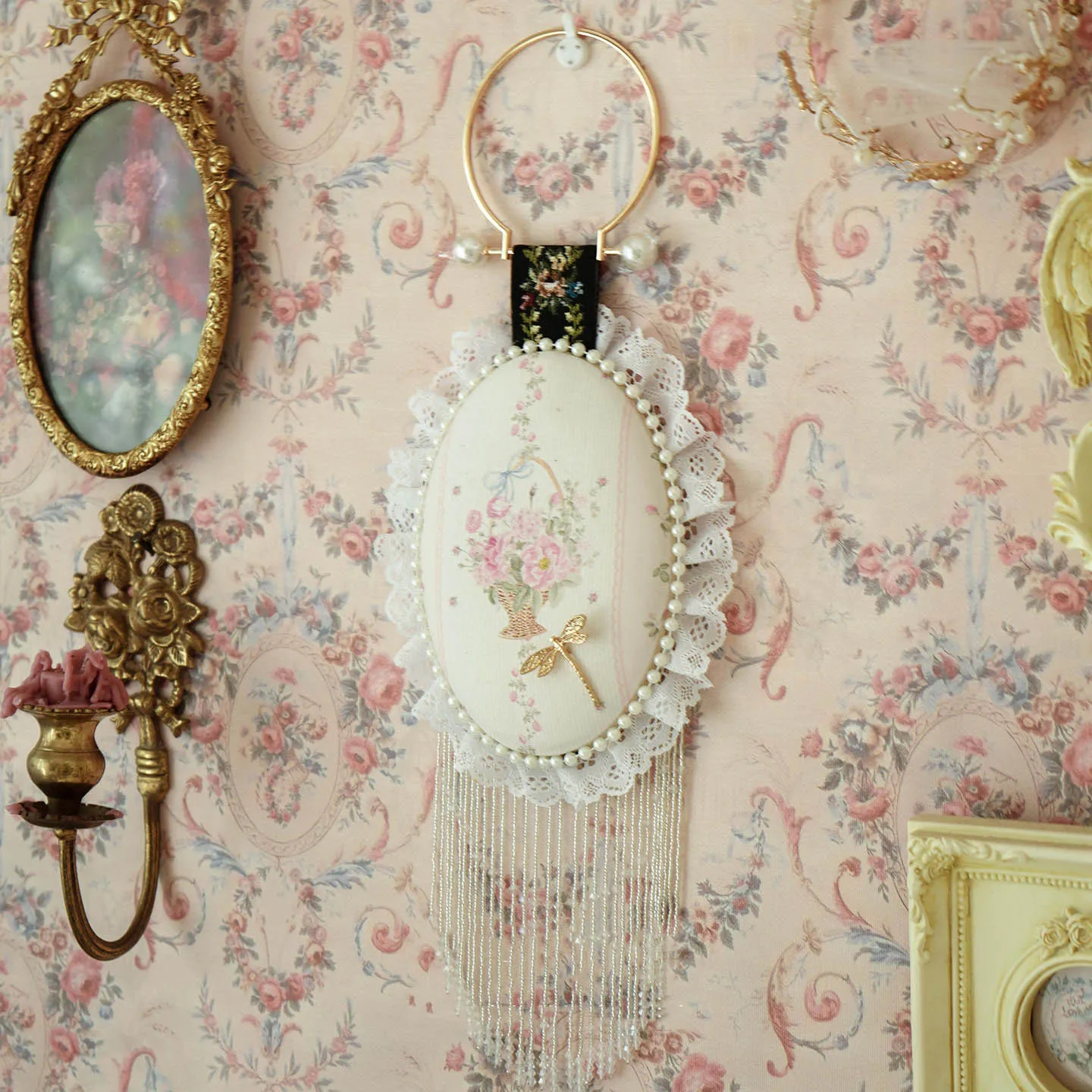 New French Luxury Style Lace Pendant Pearl Edge Frame Tassel Handmade Room Decoration Wall Pendant Creativity Home Ornaments
New French Luxury Style Lace Pendant Pearl Edge Frame Tassel Handmade Room Decoration Wall Pendant Creativity Home Ornaments