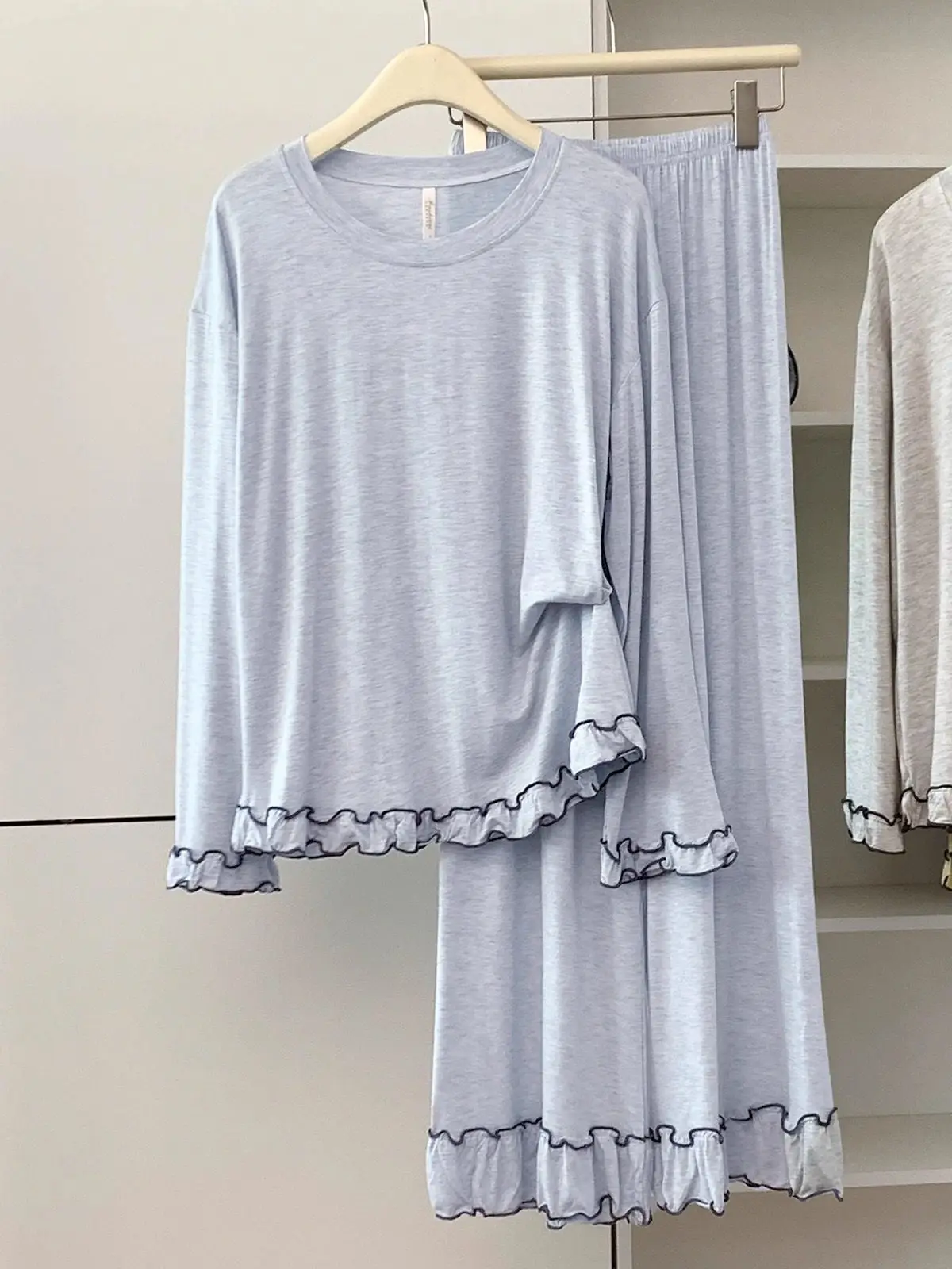 Modal Sleepwear Ladies Thin Long Sleeve Overhead Home Clothes Set Can Be Worn outside Sweet Home Leisure Comfortable
Modal Sleepwear Ladies Thin Long Sleeve Overhead Home Clothes Set Can Be Worn outside Sweet Home Leisure Comfortable